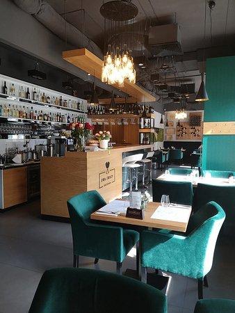 DWA SWIATY food & wine